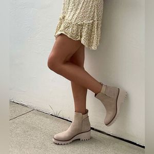 DOLCE VITA — Huey H2O Wide Booties Suede // Size 9.5
